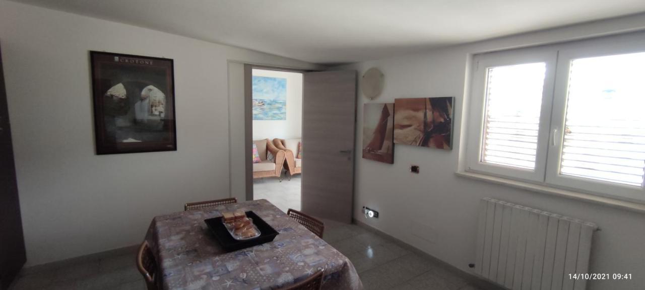 Affitti Brevi- Mediterraneo โครโตเน ภายนอก รูปภาพ
